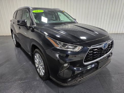 Used 2021 Toyota Highlander Limited AWD/4WD image 2