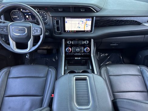 Used 2021 GMC Yukon XL Denali w/ LPO, Illumination Package image 12