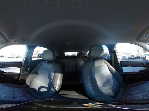 Used 2025 Chevrolet Trax LT w/ LT Convenience Package image 43