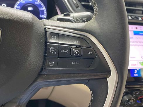 Used 2023 Jeep Grand Cherokee Limited AWD/4WD image 23