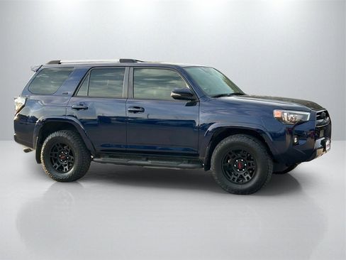 Used 2022 Toyota 4Runner SR5 Premium image 4