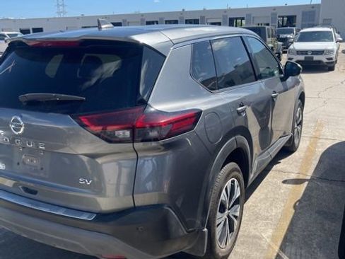 Used 2021 Nissan Rogue SV FWD image 3