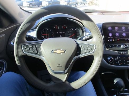 Used 2022 Chevrolet Malibu LT image 17