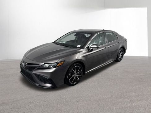 Used 2024 Toyota Camry SE image 34