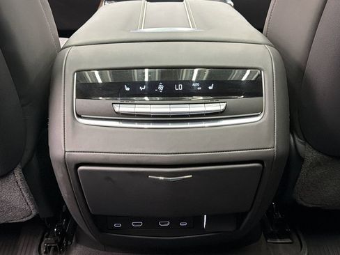 Used 2025 Cadillac Escalade Sport Platinum w/ LPO, ONYX Package image 34