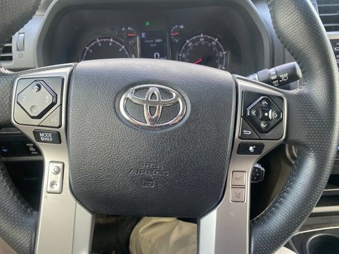 Used 2020 Toyota 4Runner SR5 AWD/4WD image 15
