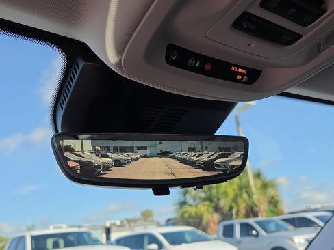 Certified 2025 Buick Envision Avenir AWD/4WD image 30
