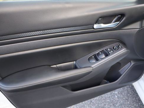 Used 2025 Nissan Altima 2.5 SV image 8