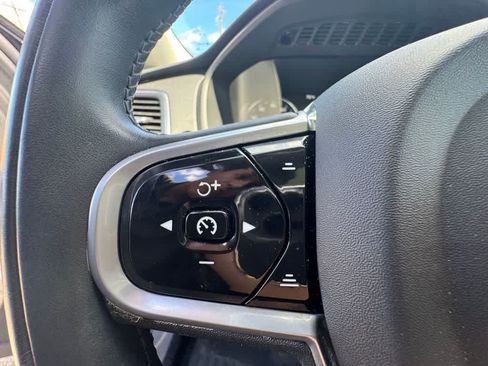 Used 2022 Volvo XC90 T6 Momentum w/ Climate Package AWD/4WD image 19