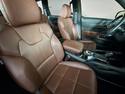 Used 2024 Kia Telluride EX image 37