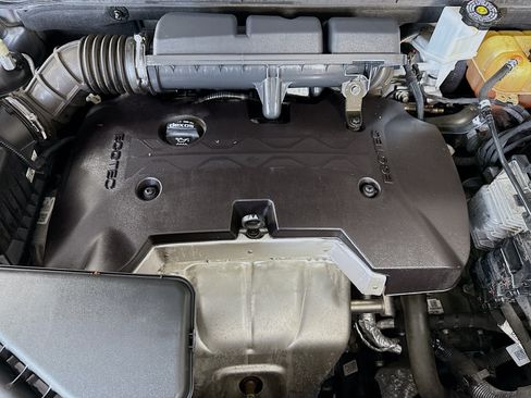 Used 2019 Buick Envision Essence FWD image 39