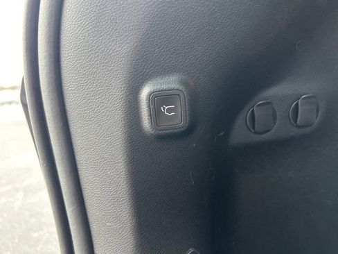 Used 2021 Jeep Cherokee Latitude Lux w/ Sun & Sound Group image 19