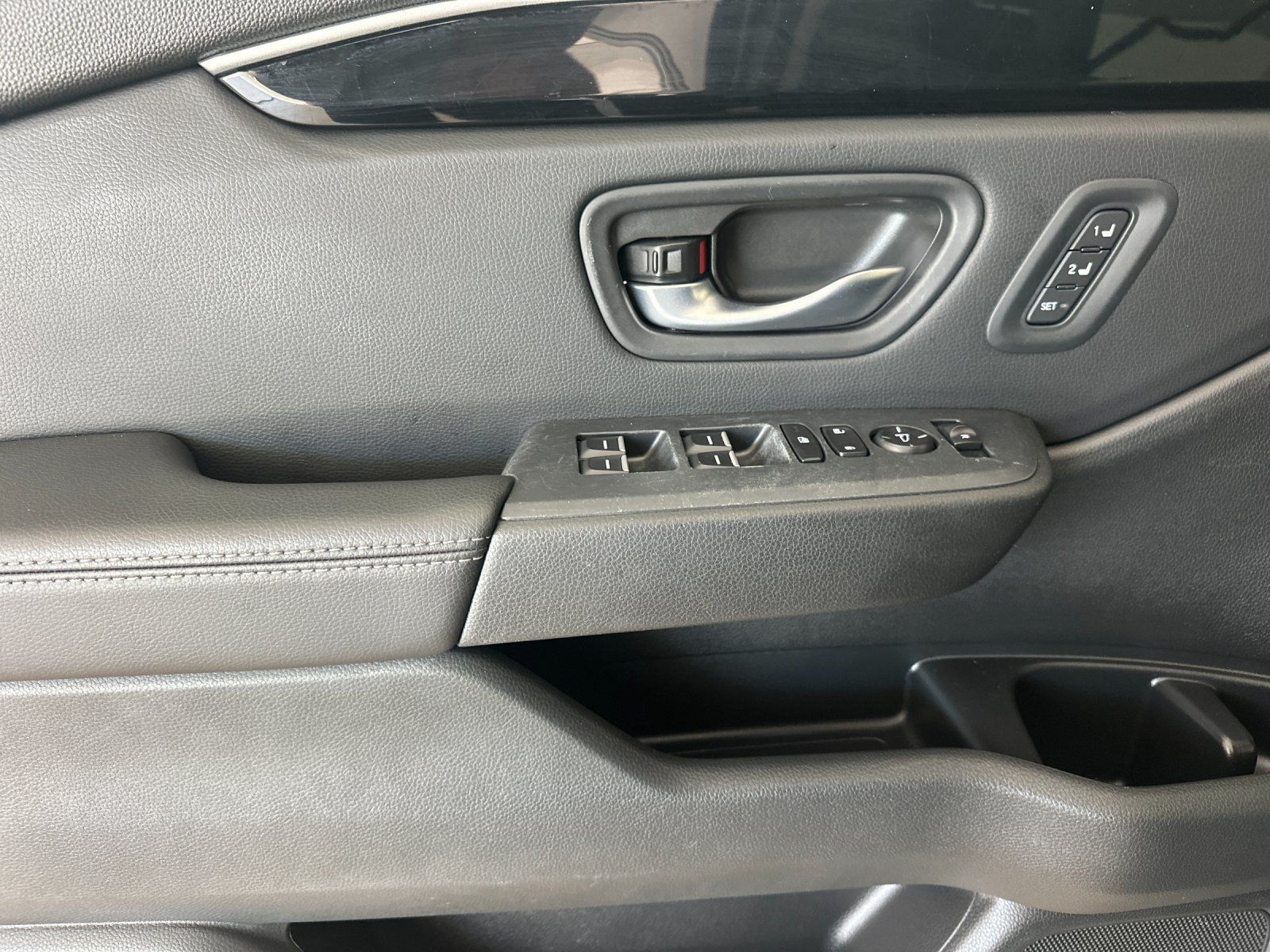 Used 2025 Honda Pilot Touring image 11