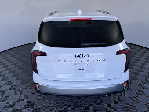Used 2023 Kia Telluride EX w/ EX Captain's Chair Package FWD image 4