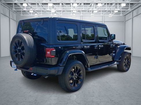 Used 2023 Jeep Wrangler Unlimited Sahara w/ Cold Weather Group AWD/4WD image 5