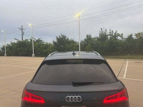 Used 2019 Audi Q5 2.0T Premium w/ Convenience Package AWD/4WD image 4