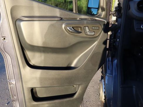 Used 2021 Mercedes-Benz Sprinter 3500 image 42