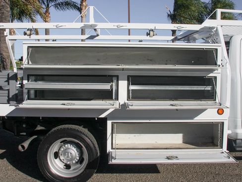 Used 2022 RAM 5500 Tradesman w/ Chrome Appearance Group image 11