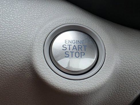 New 2025 Hyundai Venue SEL image 37