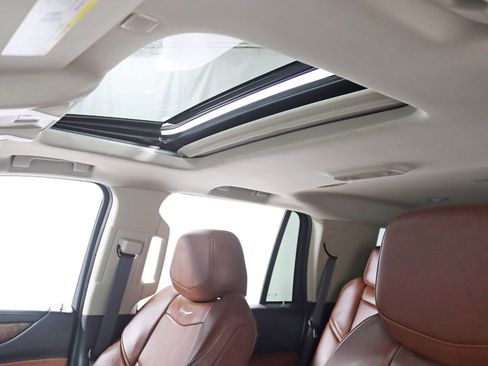 Used 2020 Cadillac Escalade Luxury AWD/4WD image 32