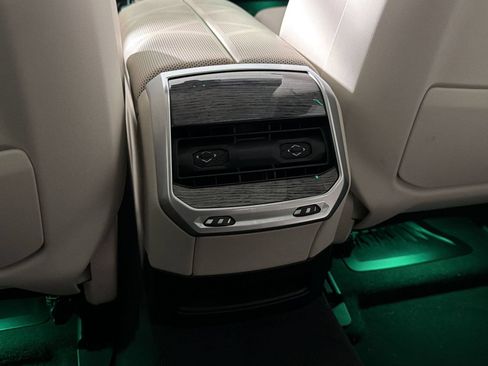Used 2023 BMW 740i w/ Executive Package RWD image 31