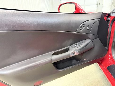 Used 2006 Chevrolet Corvette Coupe w/ Preferred Equipment Group RWD image 8