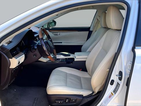 Used 2016 Lexus ES 300h w/ Navigation System Package FWD image 7