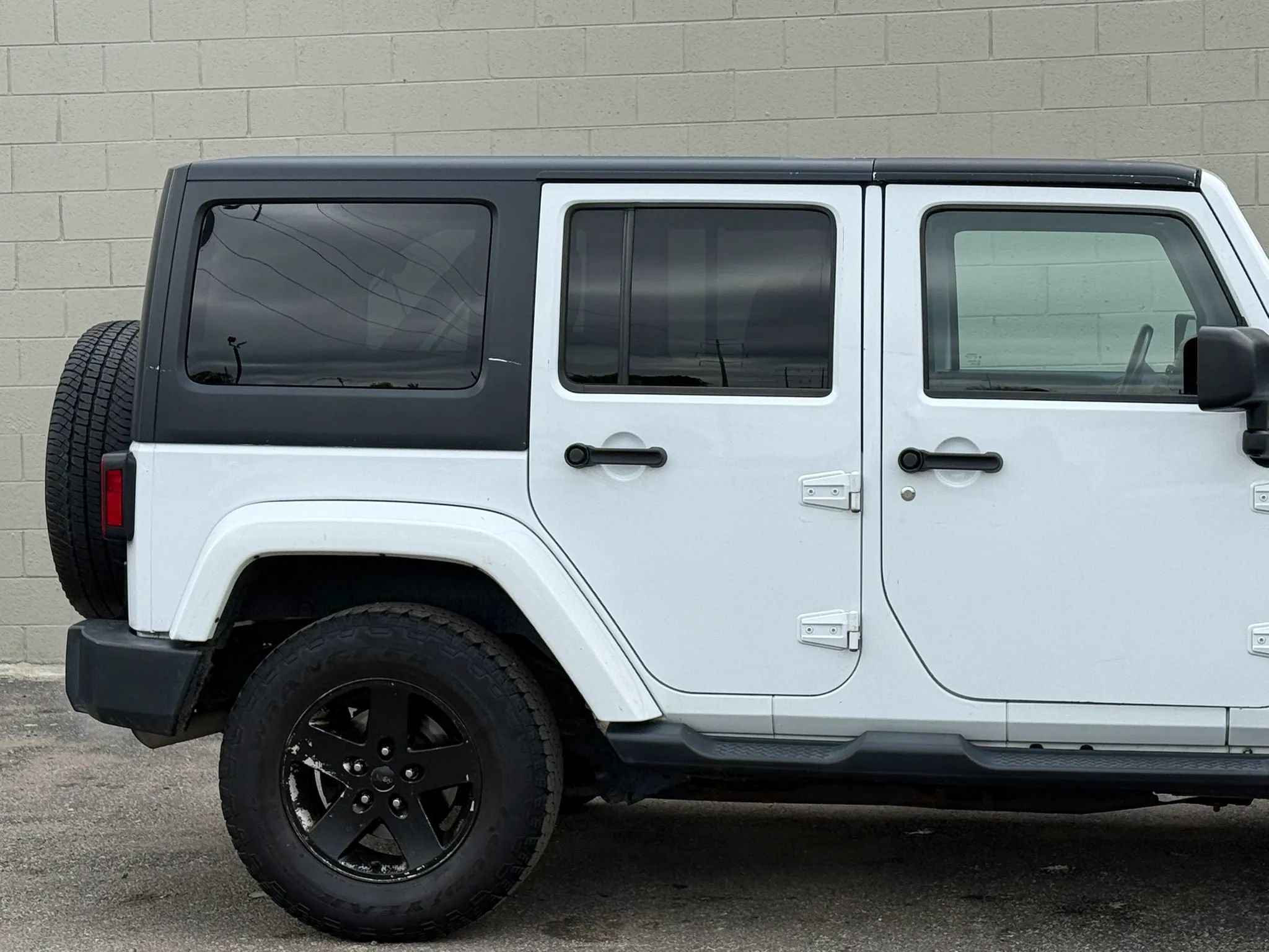 Used 2015 Jeep Wrangler Unlimited Sahara AWD/4WD image 10