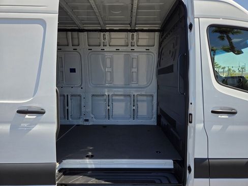 New 2025 Mercedes-Benz eSprinter 170 Cargo image 14