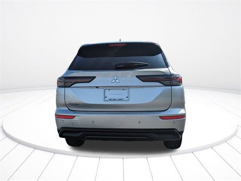 New 2026 Mitsubishi Outlander ES image 4