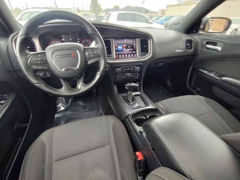 Used 2017 Dodge Charger SXT w/ Blacktop Package RWD image 41