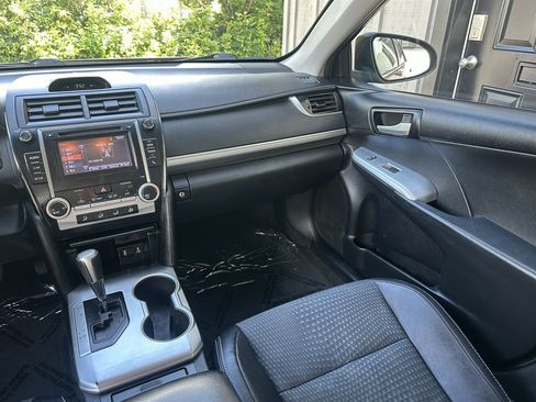 Used 2014 Toyota Camry SE FWD image 7