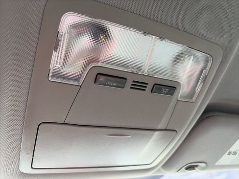 Used 2016 Toyota Highlander LE image 16