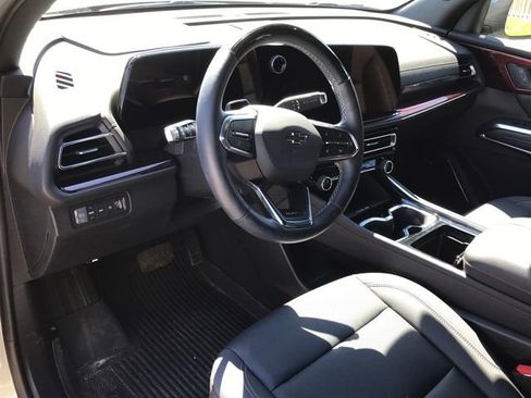 Used 2025 Chevrolet Traverse Z71 w/ Enhanced Driving Package AWD/4WD image 3