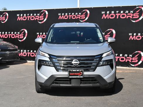 Used 2025 Nissan Rogue SV AWD/4WD image 2