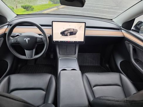 Used 2023 Tesla Model Y Long Range AWD/4WD image 2
