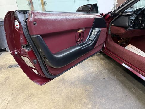 Used 1993 Chevrolet Corvette Coupe image 38