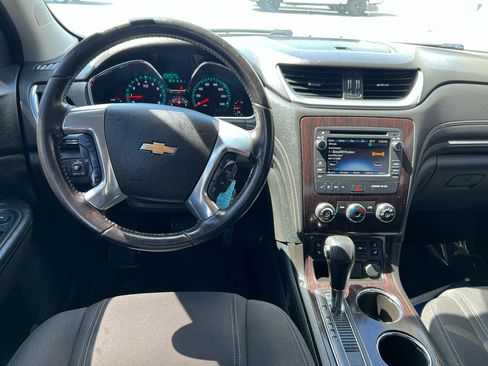 Used 2017 Chevrolet Traverse LT w/ Style and Technology Package FWD image 17