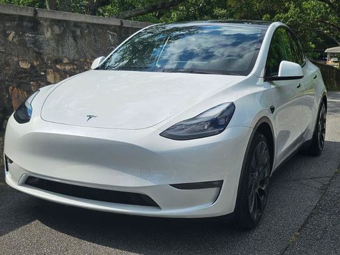 Used 2023 Tesla Model Y Performance AWD/4WD image 14