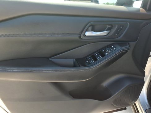 Used 2022 Nissan Rogue SL w/ SL Premium Package FWD image 13