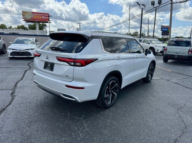 Used 2023 Mitsubishi Outlander SEL FWD image 3