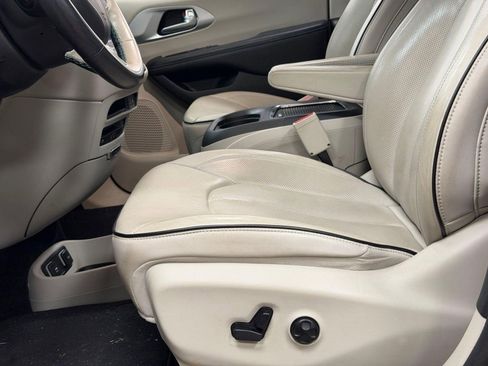 Used 2018 Chrysler Pacifica Limited w/ Advanced Safetytec Group image 14