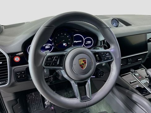 Used 2021 Porsche Cayenne Coupe image 12