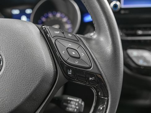 Used 2022 Toyota C-HR XLE image 20