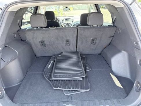 Used 2023 Chevrolet Equinox LS w/ LS Convenience Package FWD image 27