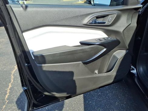 Used 2025 Chevrolet Trax LT w/ LT Convenience Package FWD image 23