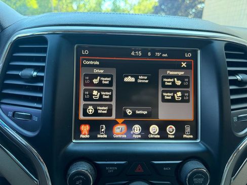 Used 2015 Jeep Grand Cherokee Overland AWD/4WD image 22