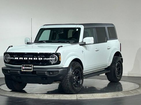 Used 2022 Ford Bronco Outer Banks AWD/4WD image 5