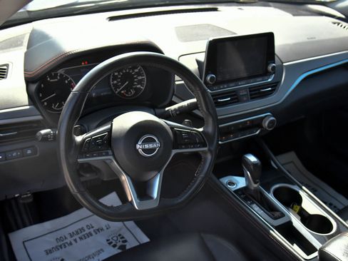 Used 2024 Nissan Altima 2.5 SR FWD image 14