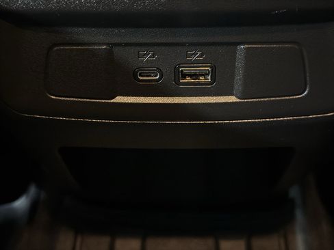 Used 2025 Chevrolet Colorado ZR2 w/ Midnight Edition AWD/4WD image 13